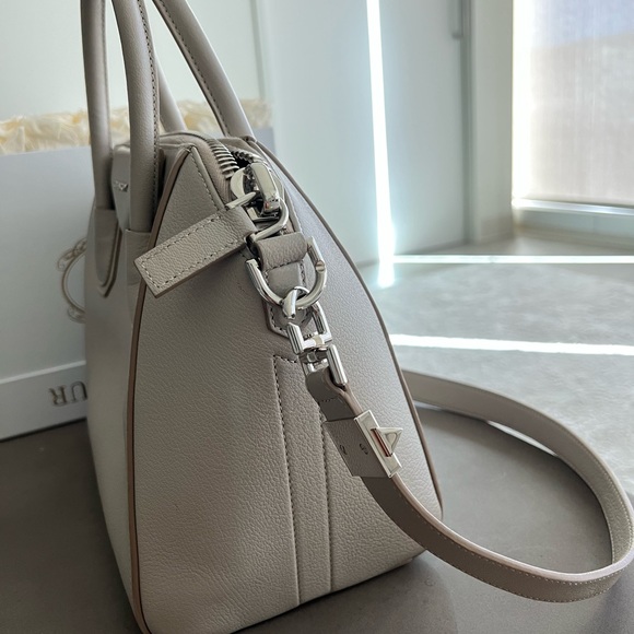 Givenchy Small Antigona Bag in Natural - Picture 10 of 10